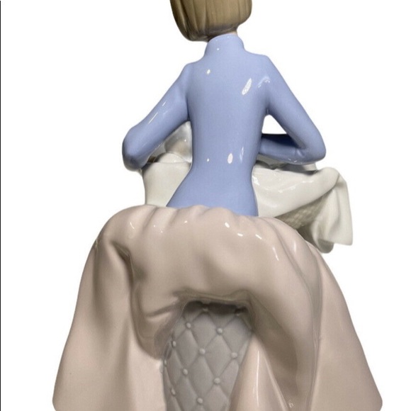 Nao Lladro #1214 “Bundle of Love”. - Picture 6 of 7